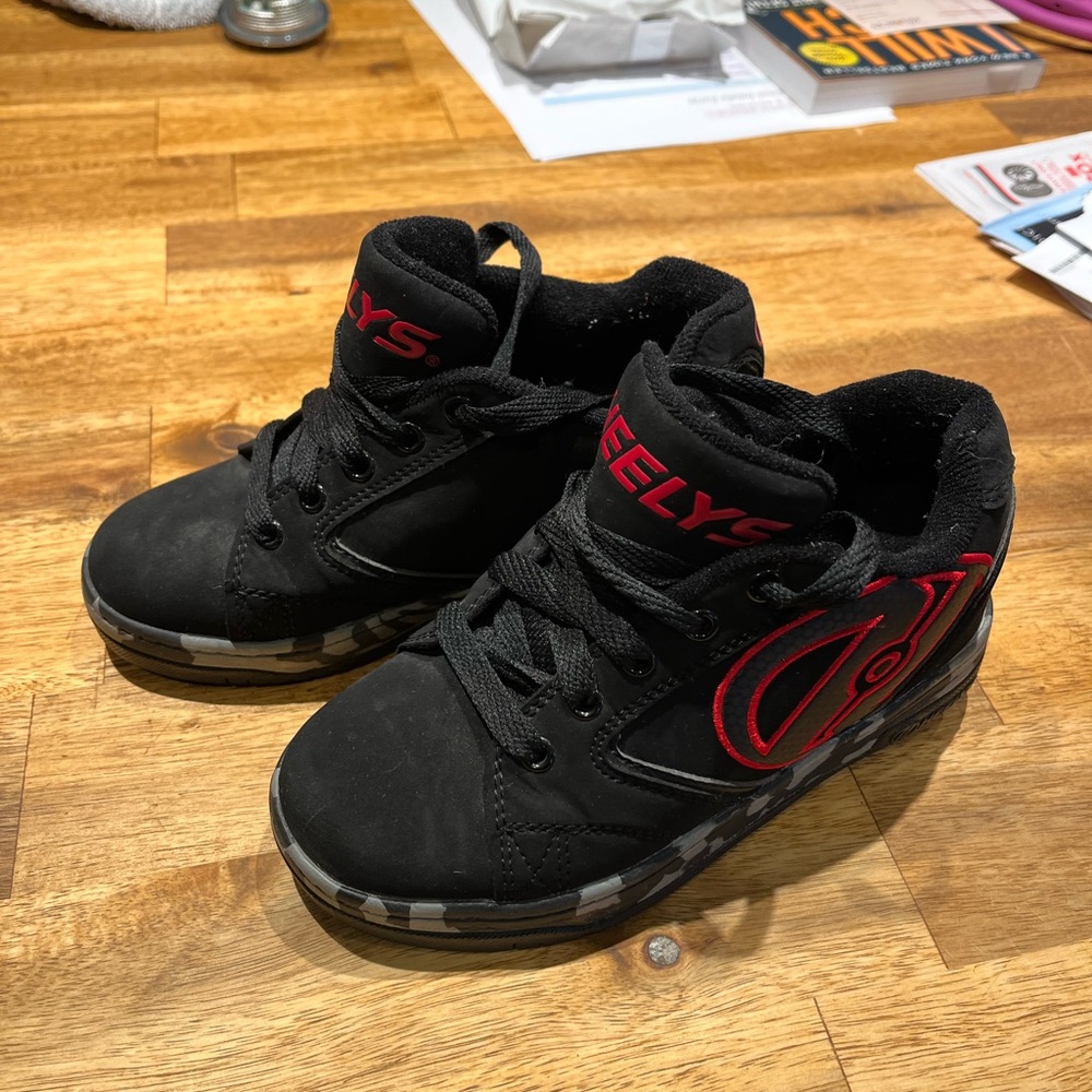 Heelys Propel 2.0 Black and Red Skate Shoes - size 1